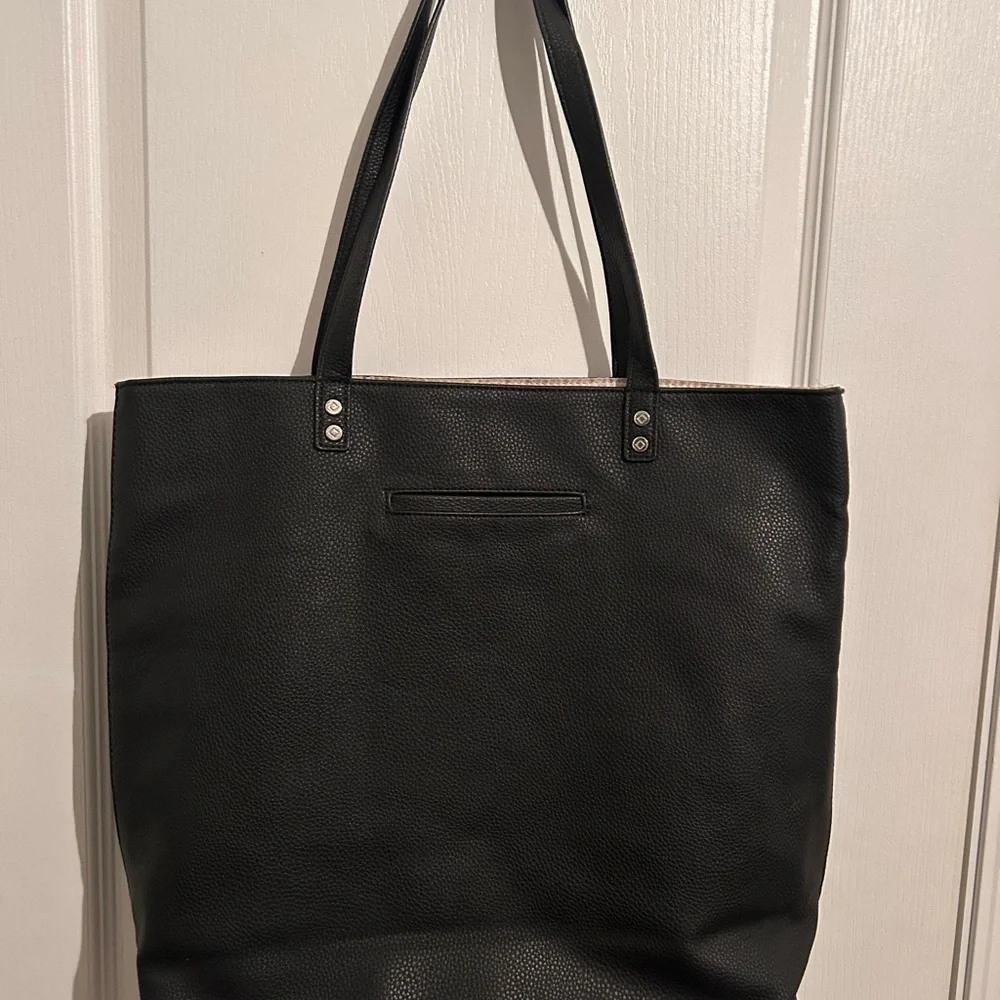 Thirty-one Around Town Tote & Matching Wallet - Picture 2 of 12